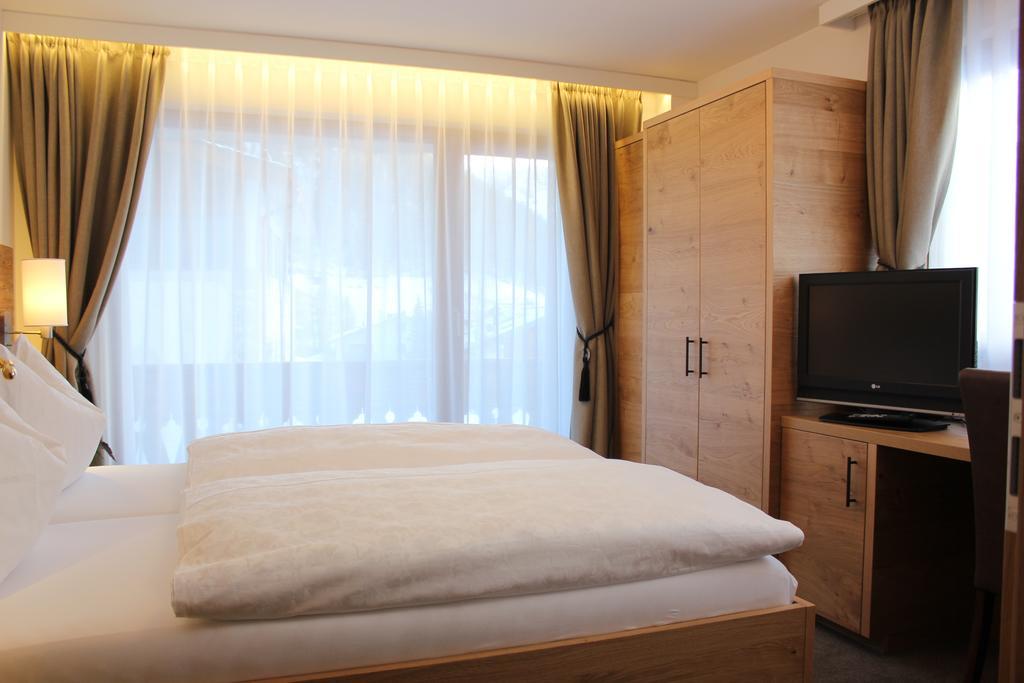 Waldpark Hotel Garni Самнаун Стая снимка