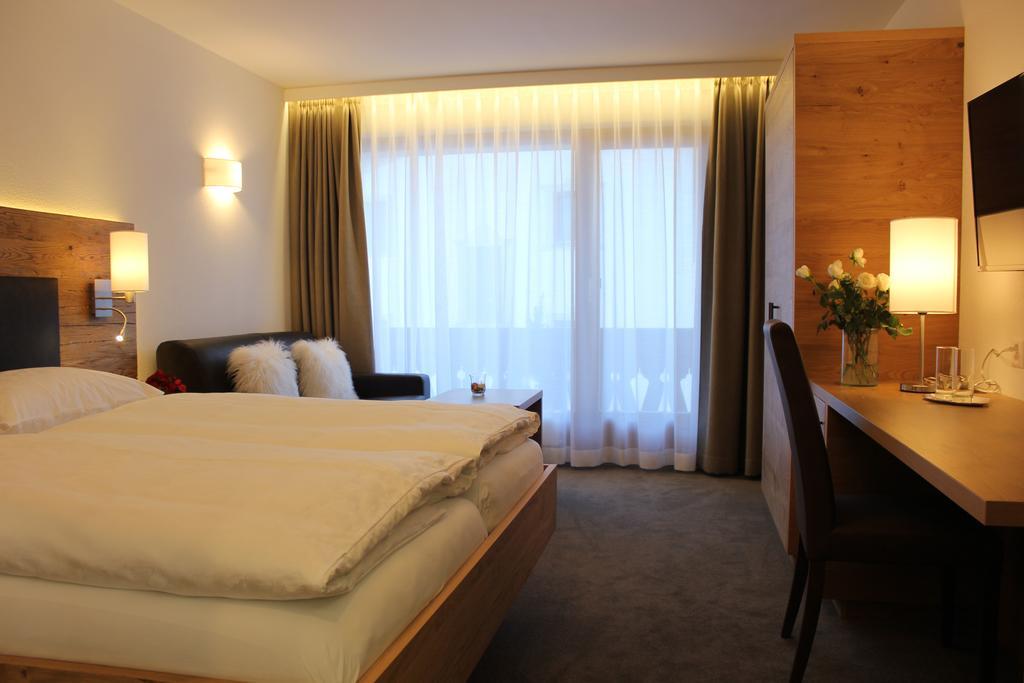 Waldpark Hotel Garni Самнаун Стая снимка