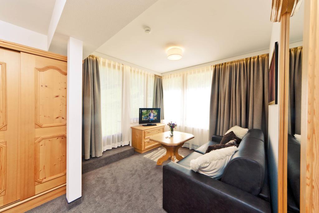 Waldpark Hotel Garni Самнаун Екстериор снимка