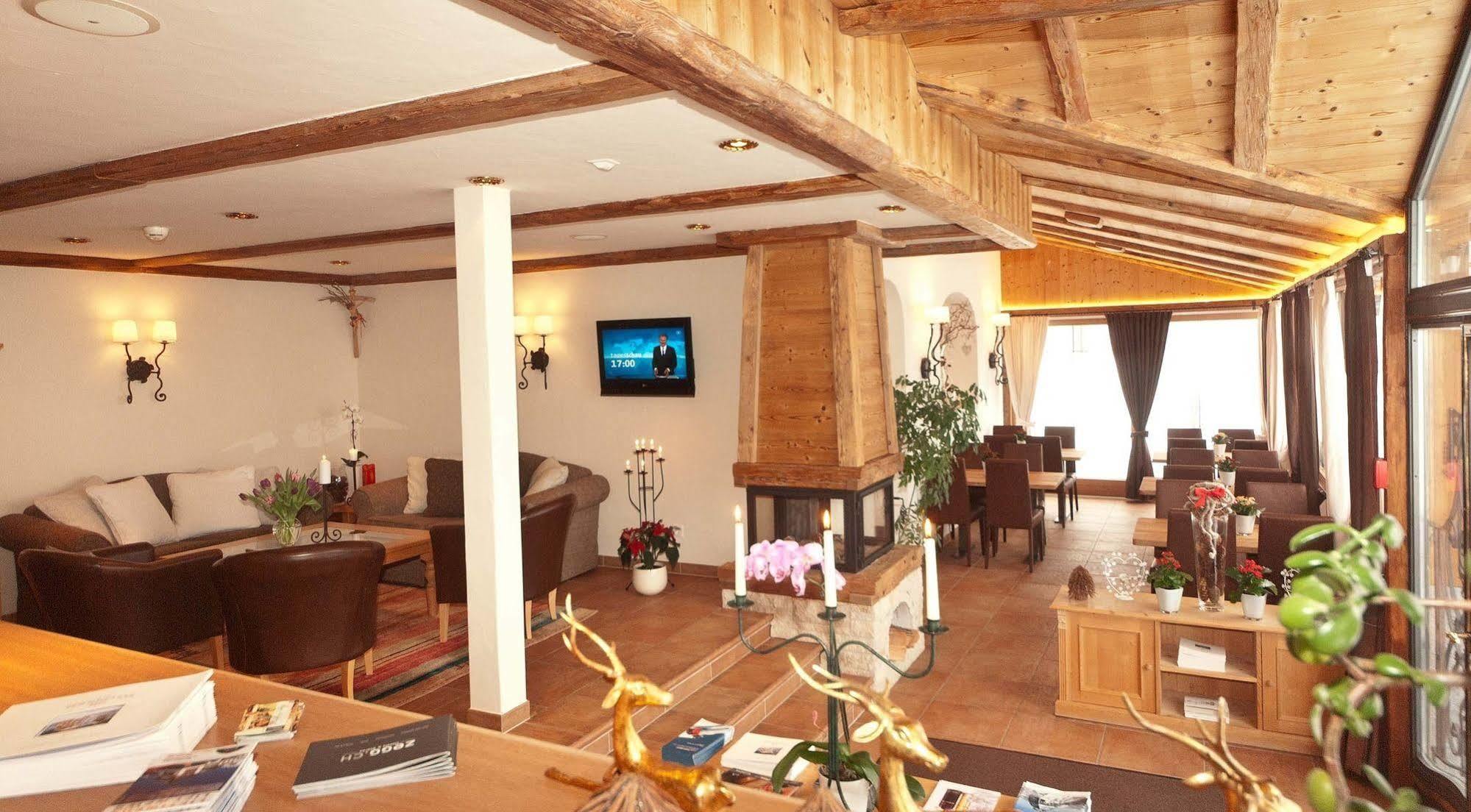 Waldpark Hotel Garni Самнаун Екстериор снимка