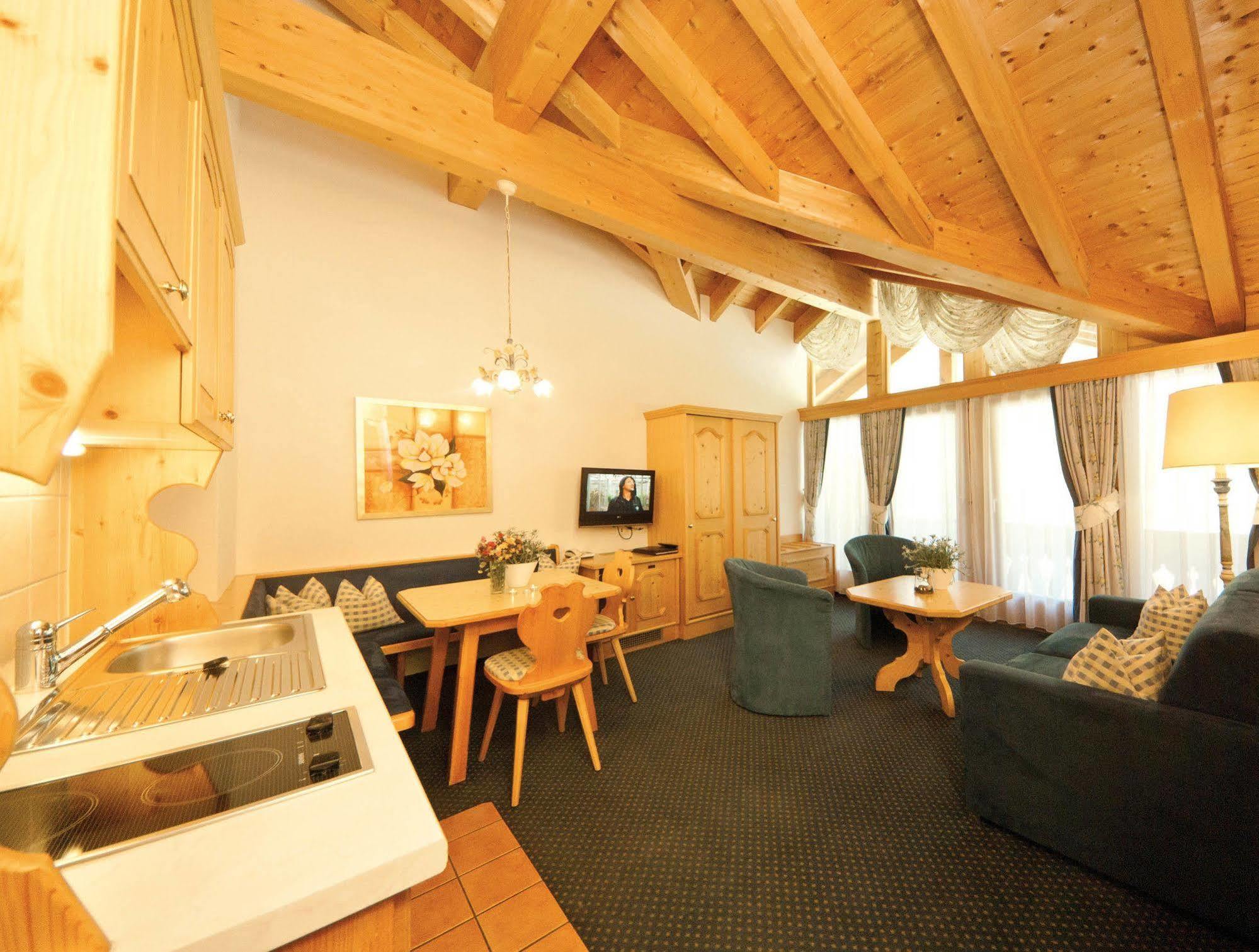 Waldpark Hotel Garni Самнаун Екстериор снимка