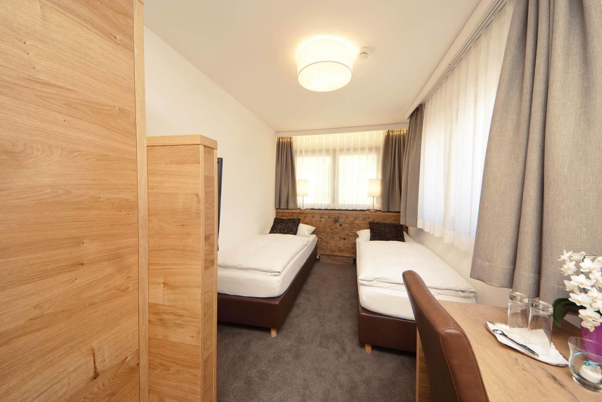 Waldpark Hotel Garni Самнаун Екстериор снимка