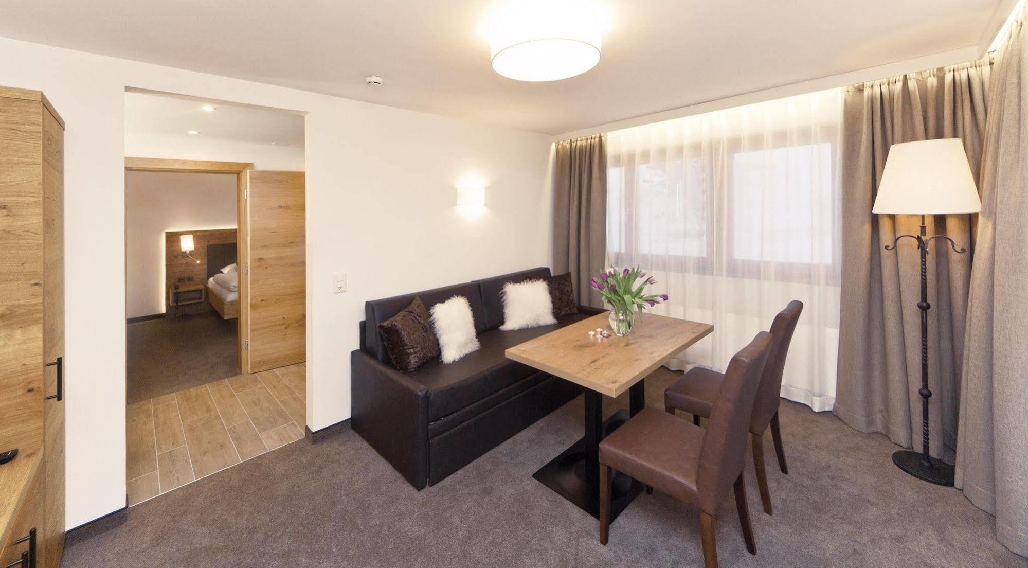 Waldpark Hotel Garni Самнаун Екстериор снимка