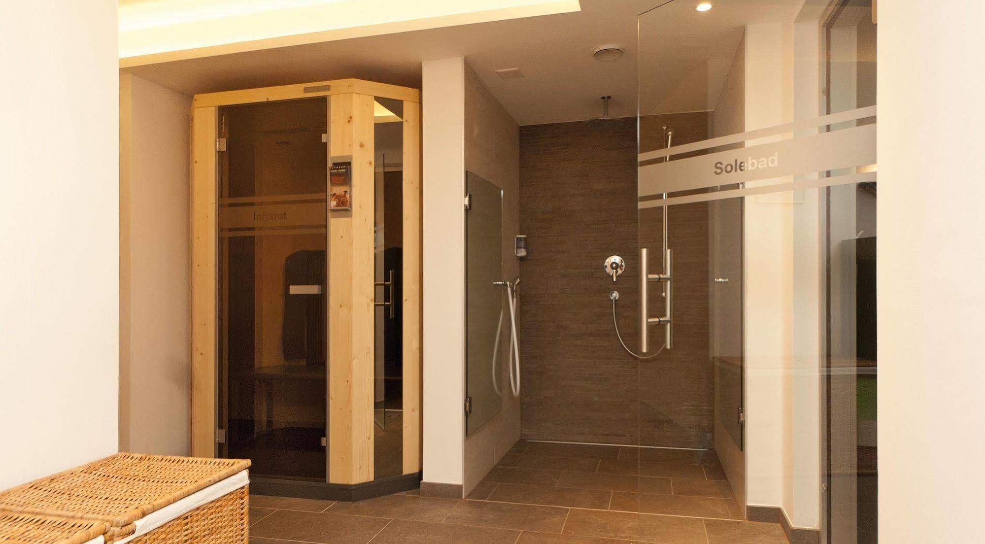 Waldpark Hotel Garni Самнаун Екстериор снимка